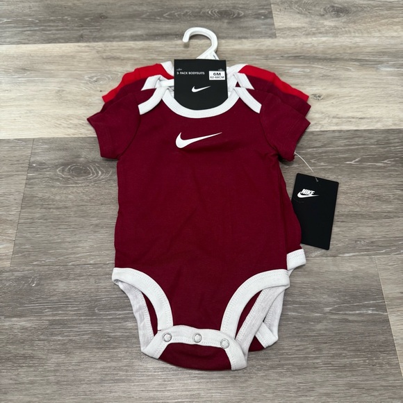 Nike Infant Baby Short Sleeve Bodysuits 3 Pack (Multi - Picture 1 of 4